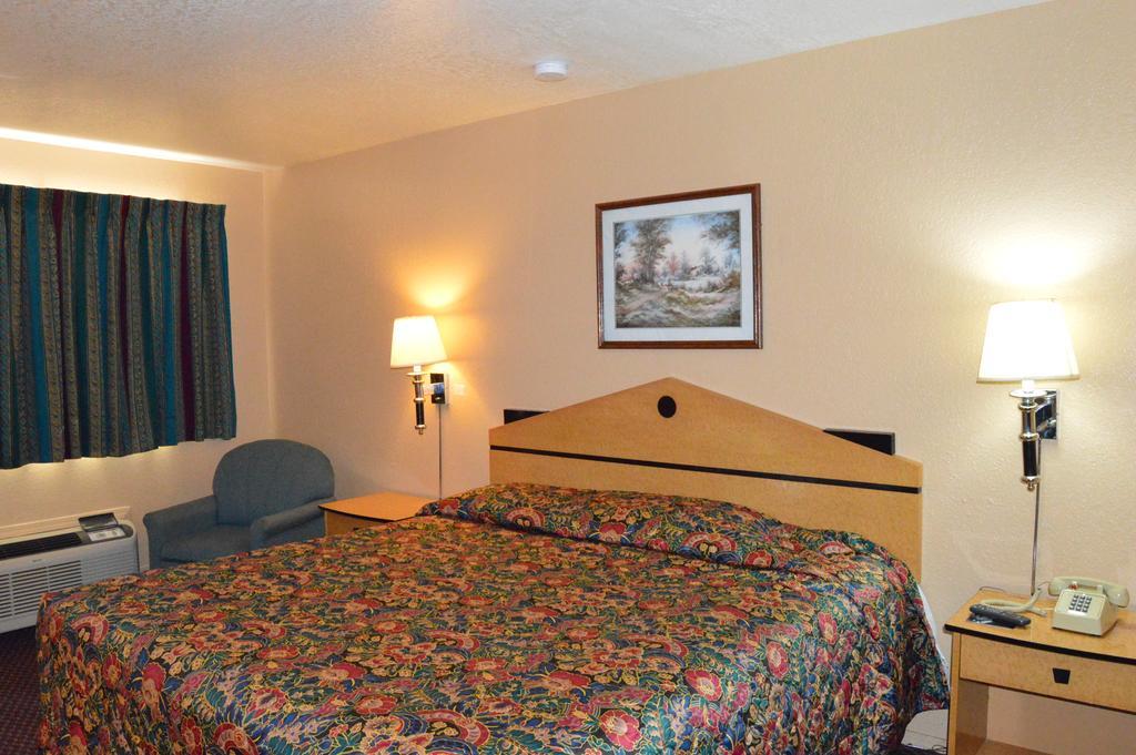 Delux Inn Tulsa Esterno foto